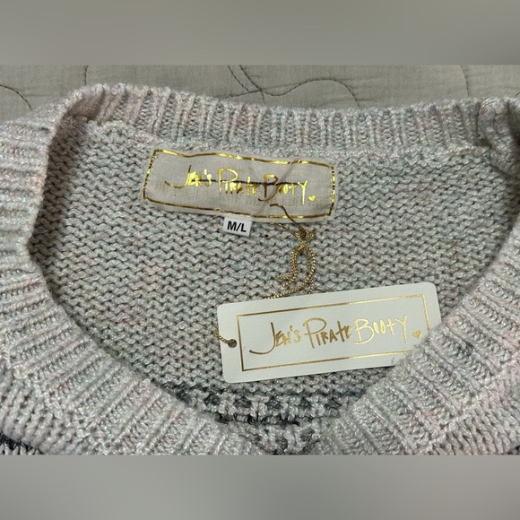 NEW Jen’s Pirate Beauty Dali Sweater 100% Polyester cream black gray pink - Picture 8 of 11